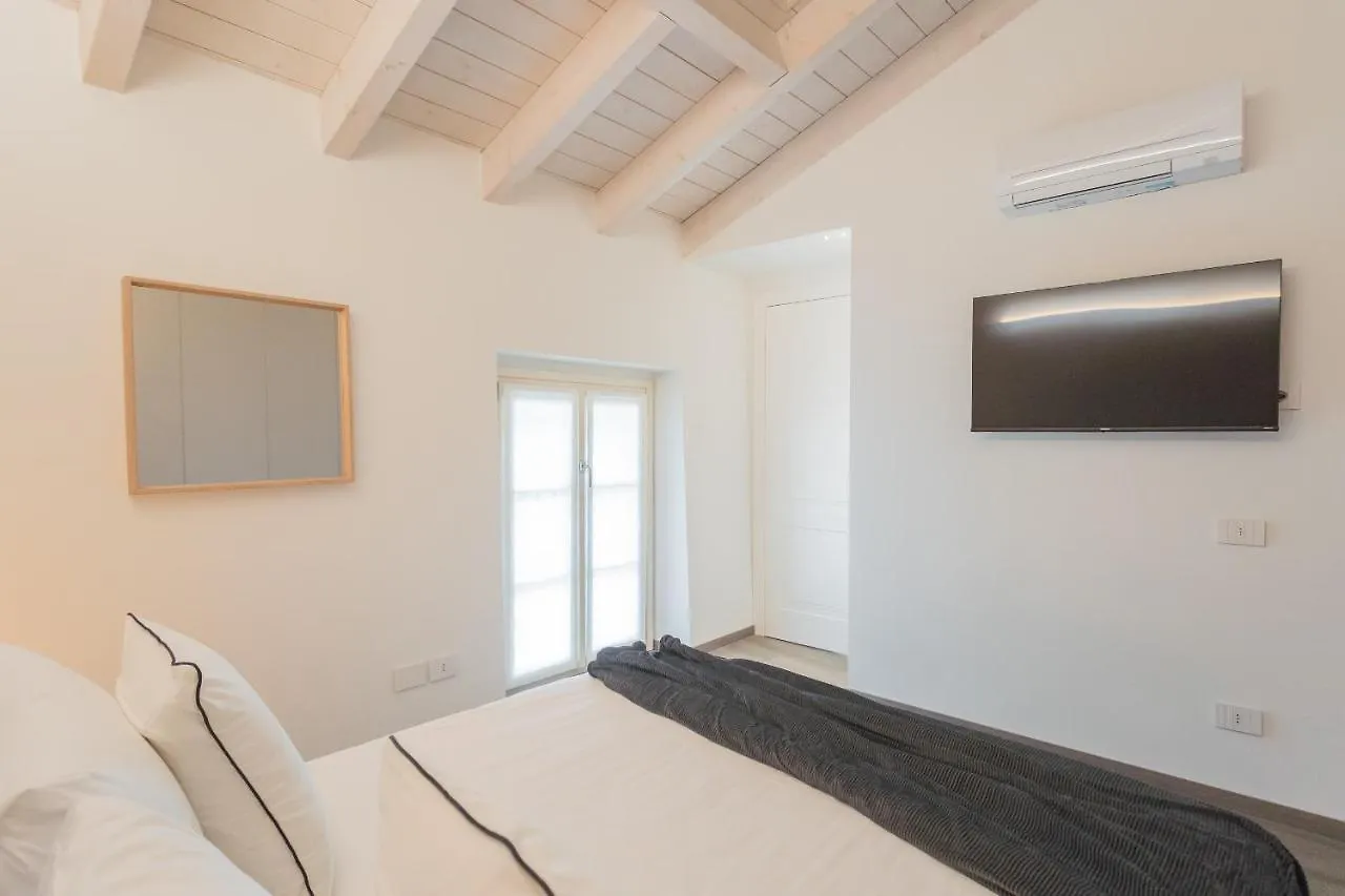 Muralto'S Nest By Rent All Como Lägenhet